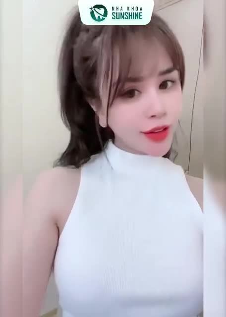 CHỈ CẦN CƯỜI THÔI ĐÃ ĐỦ LÀM CON TIM XAO XUYẾN RỒI